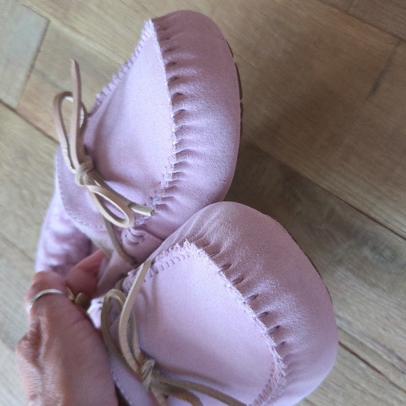 Women's UGG Dakota - Picture 4 of 8